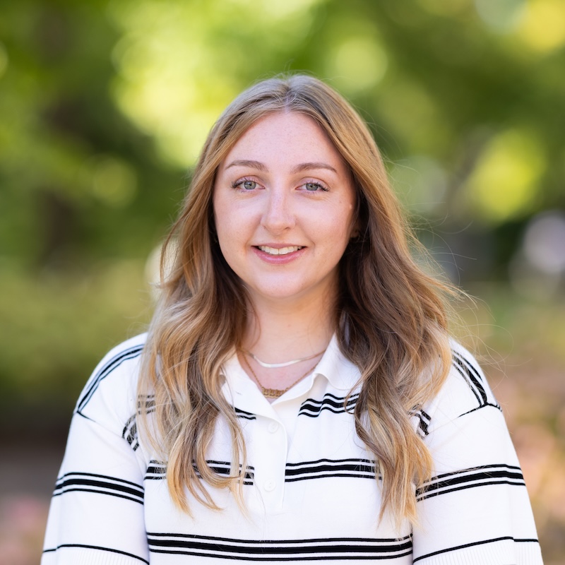Julia Barrett headshot