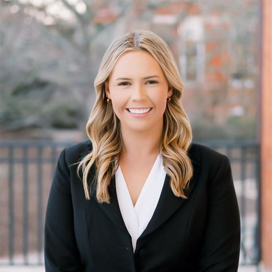 Maggie Lynch headshot