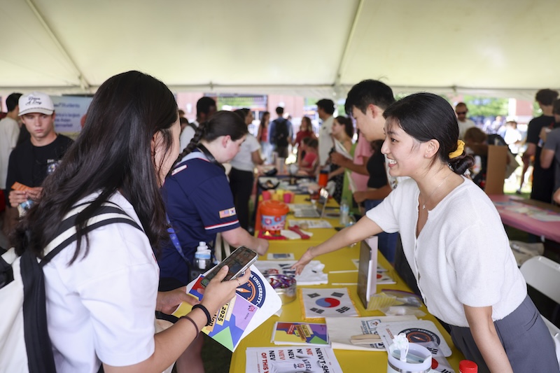 students interacting at the involvement fair