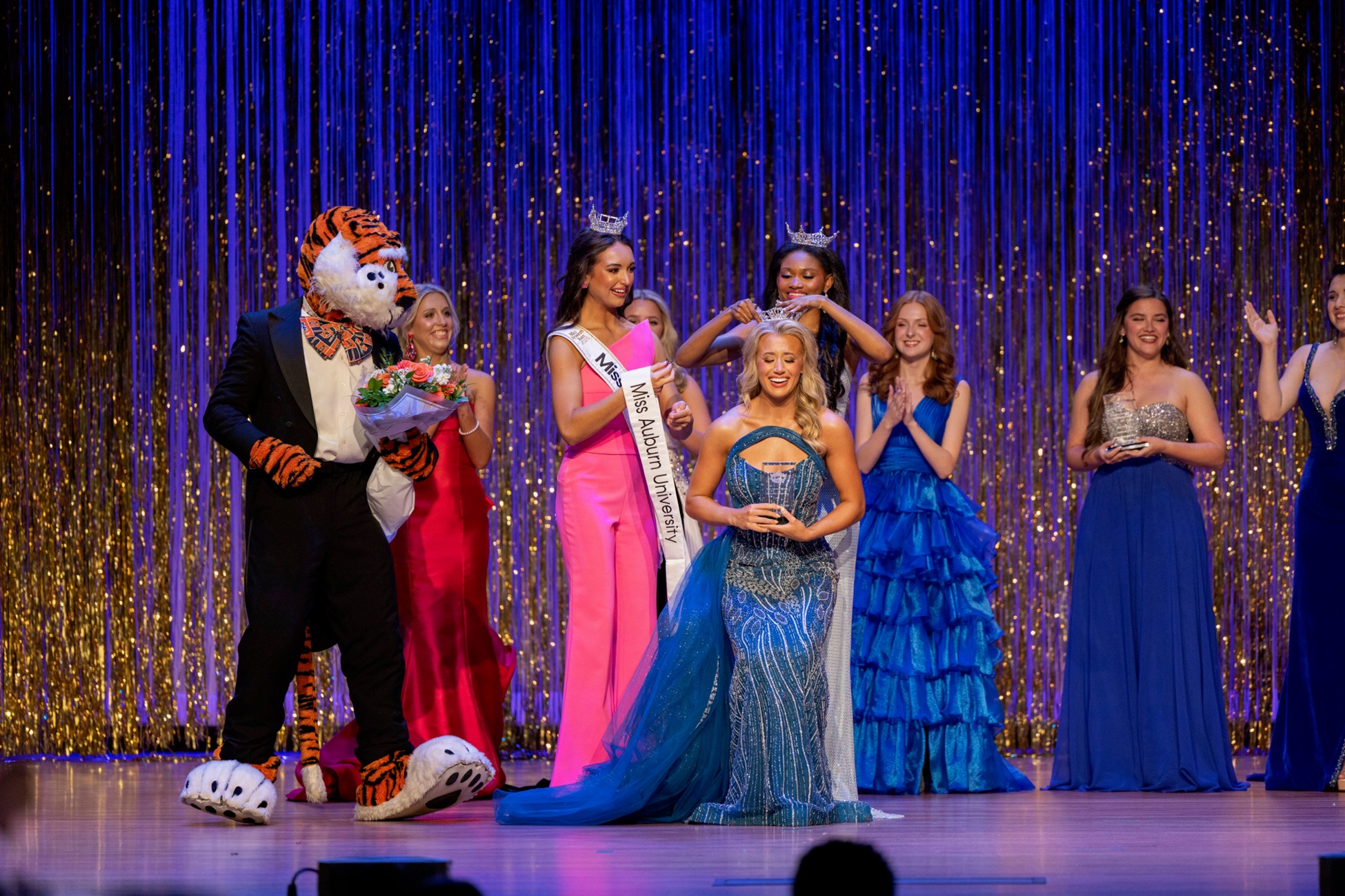 Pageant girl getting a crown getting put on her head